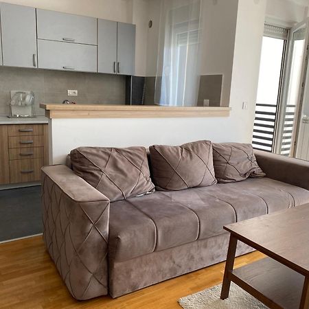 Cool Apartments With Free Parking Čačak Екстериор снимка