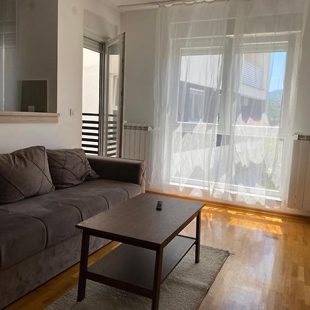 Cool Apartments With Free Parking Čačak Екстериор снимка