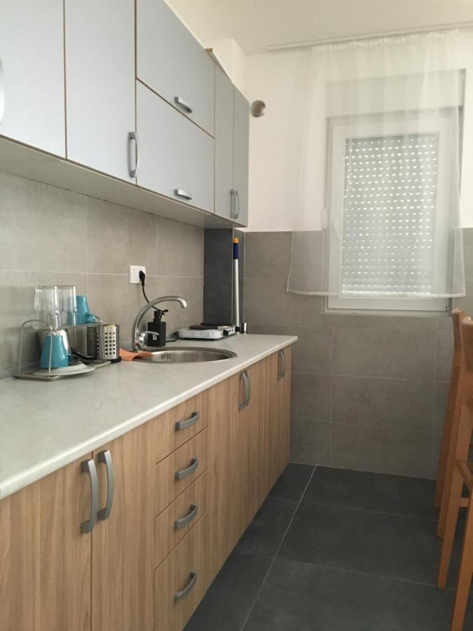 Cool Apartments With Free Parking Čačak Екстериор снимка