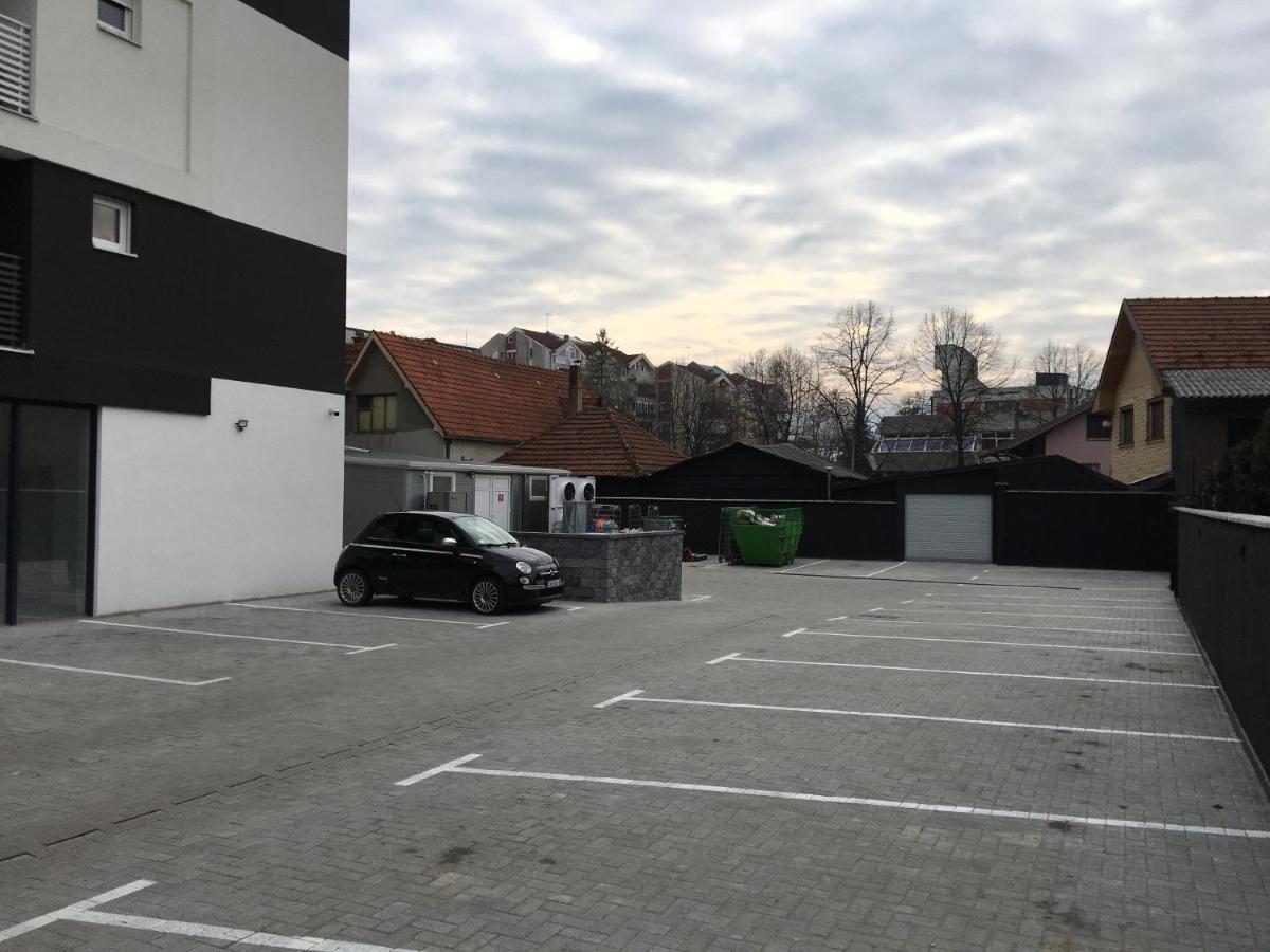 Cool Apartments With Free Parking Čačak Екстериор снимка