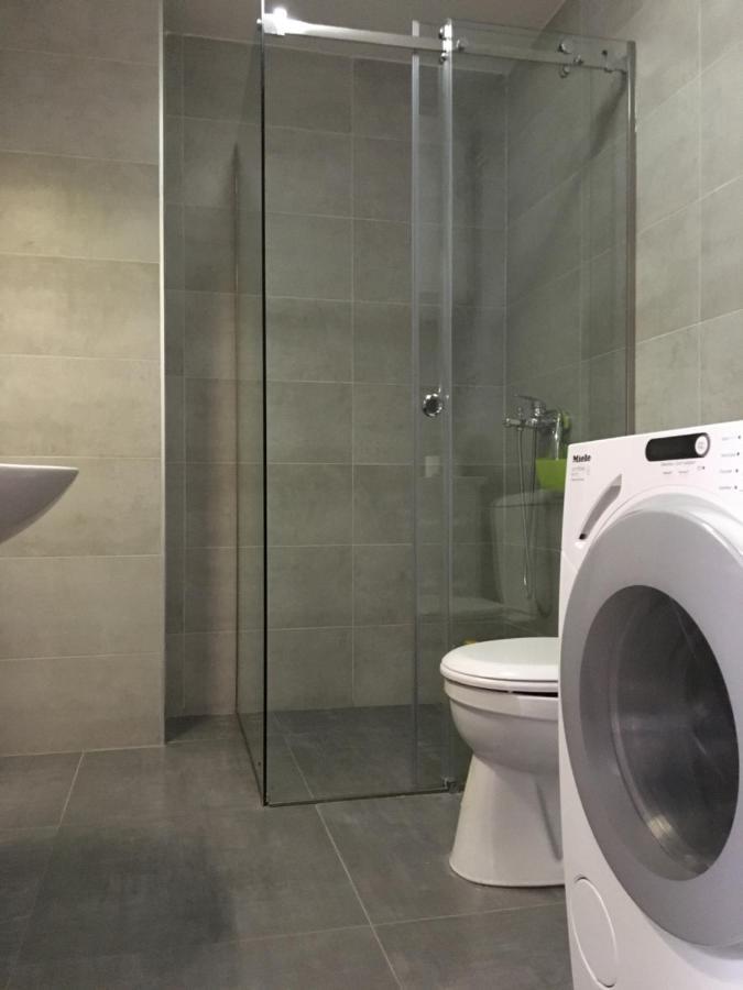 Cool Apartments With Free Parking Čačak Екстериор снимка