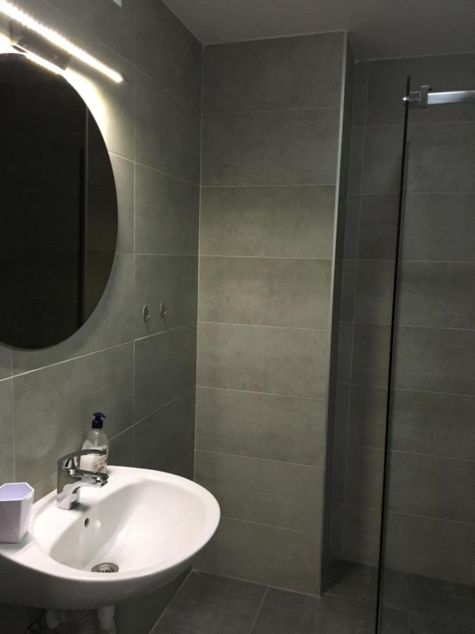 Cool Apartments With Free Parking Čačak Екстериор снимка