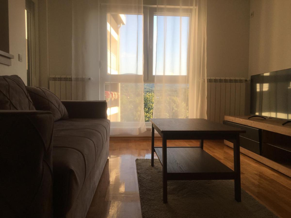 Cool Apartments With Free Parking Čačak Екстериор снимка