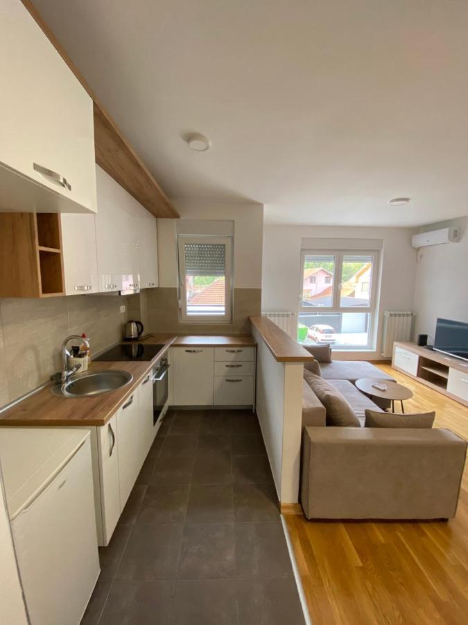Cool Apartments With Free Parking Čačak Екстериор снимка