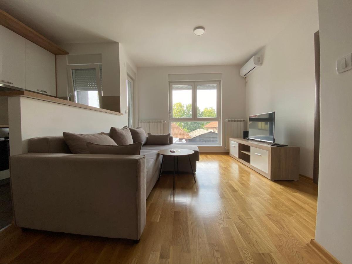 Cool Apartments With Free Parking Čačak Екстериор снимка