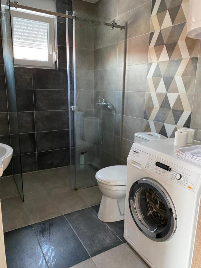 Cool Apartments With Free Parking Čačak Екстериор снимка