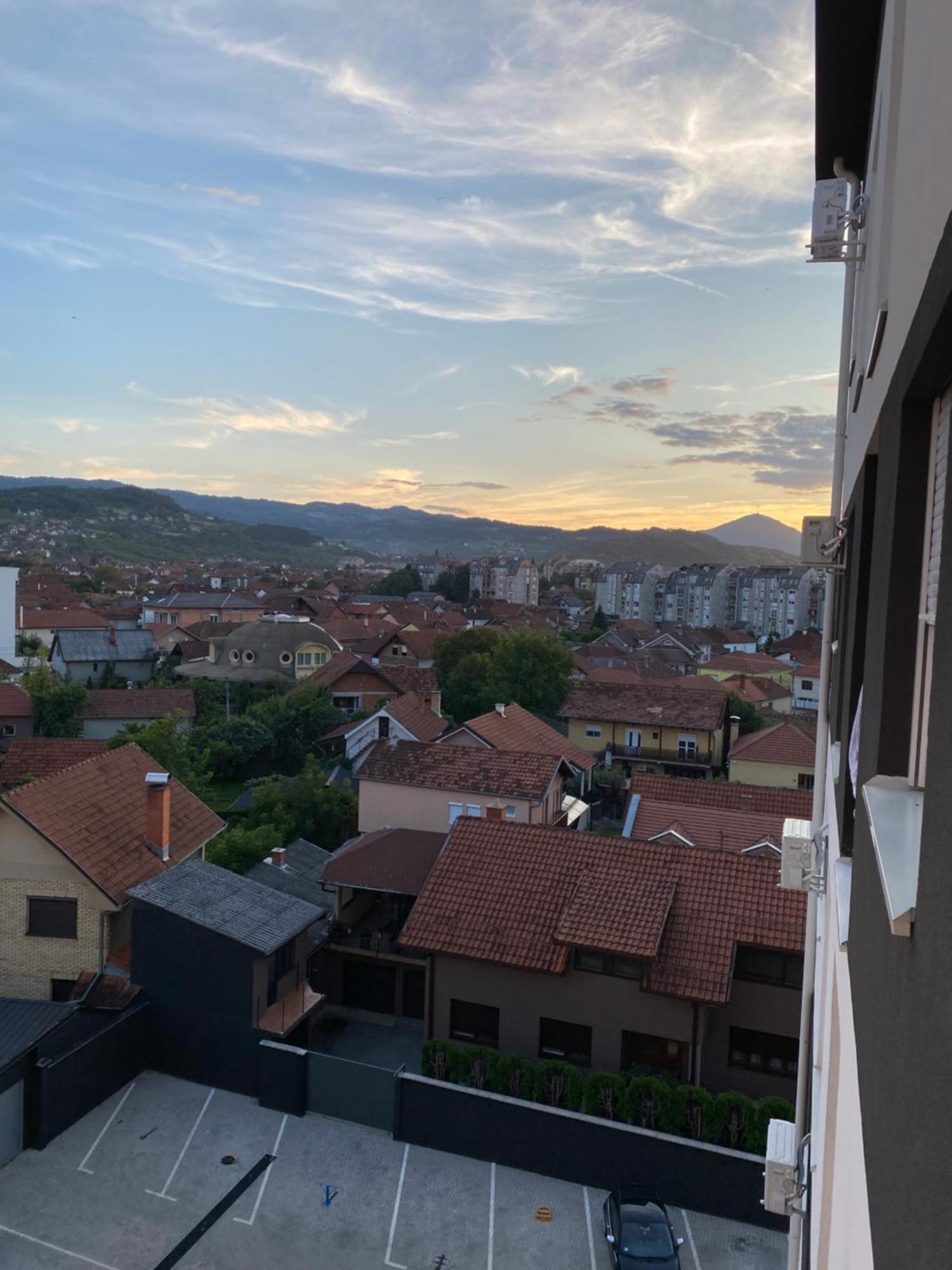 Cool Apartments With Free Parking Čačak Екстериор снимка