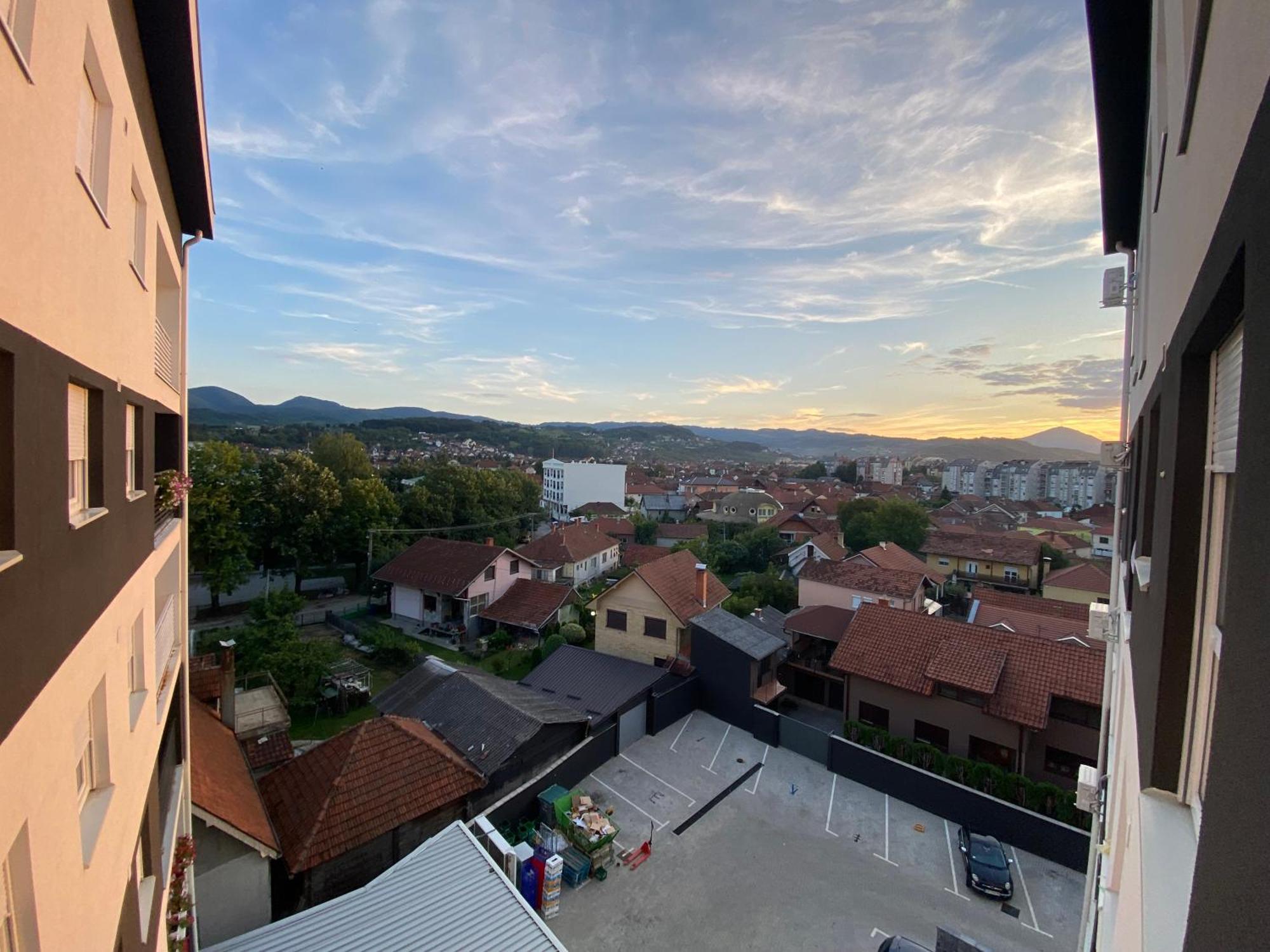 Cool Apartments With Free Parking Čačak Екстериор снимка