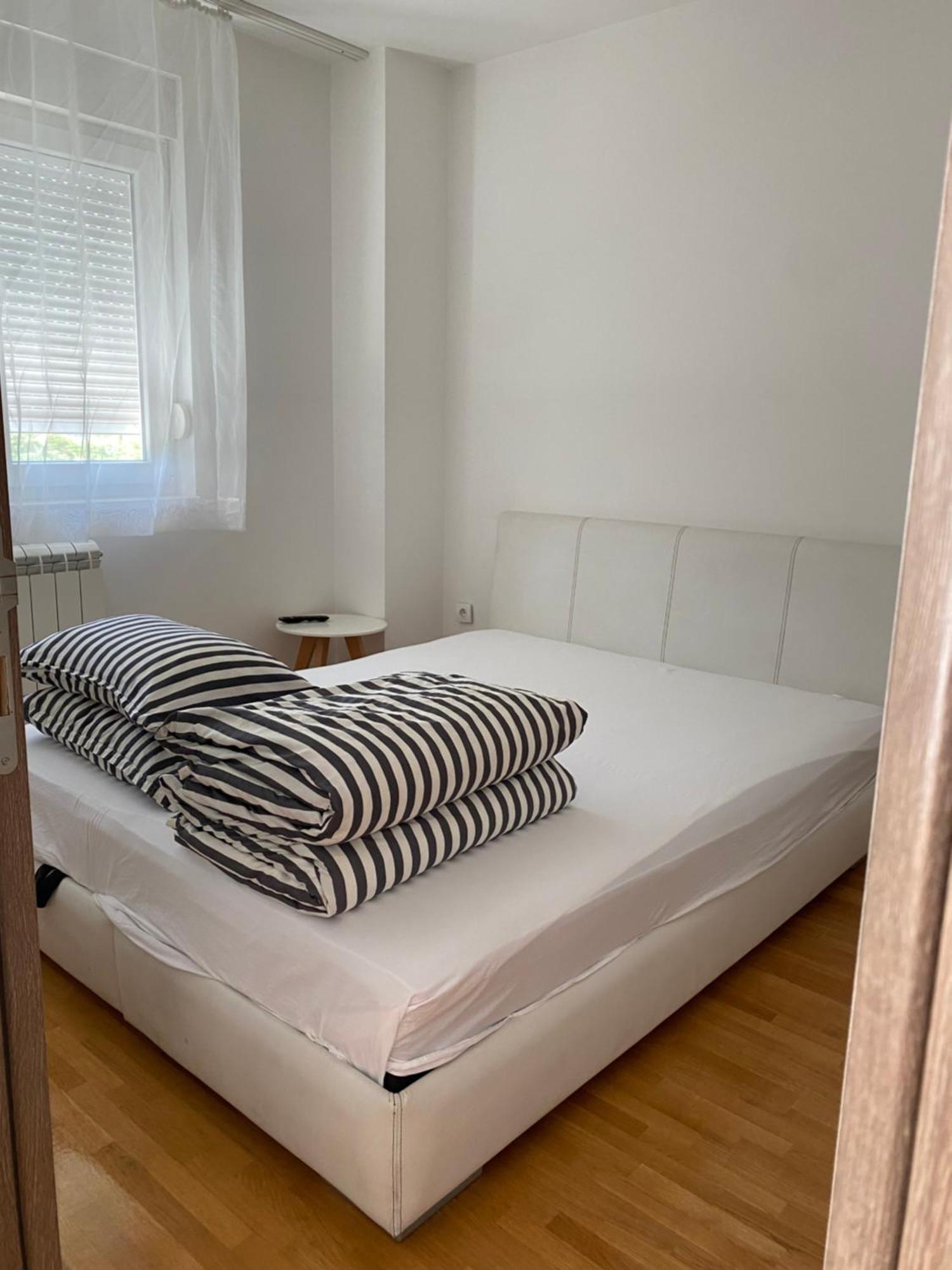 Cool Apartments With Free Parking Čačak Екстериор снимка