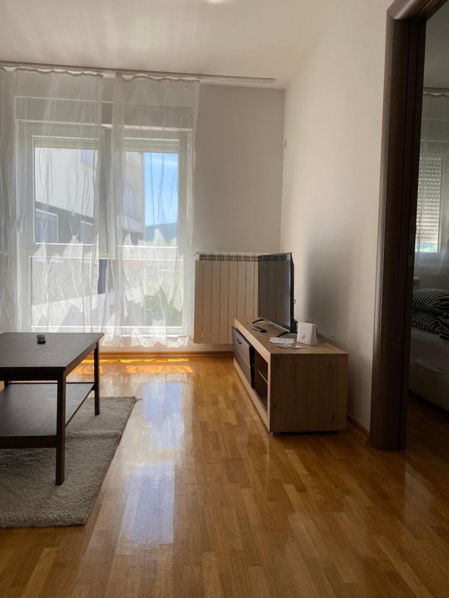 Cool Apartments With Free Parking Čačak Екстериор снимка