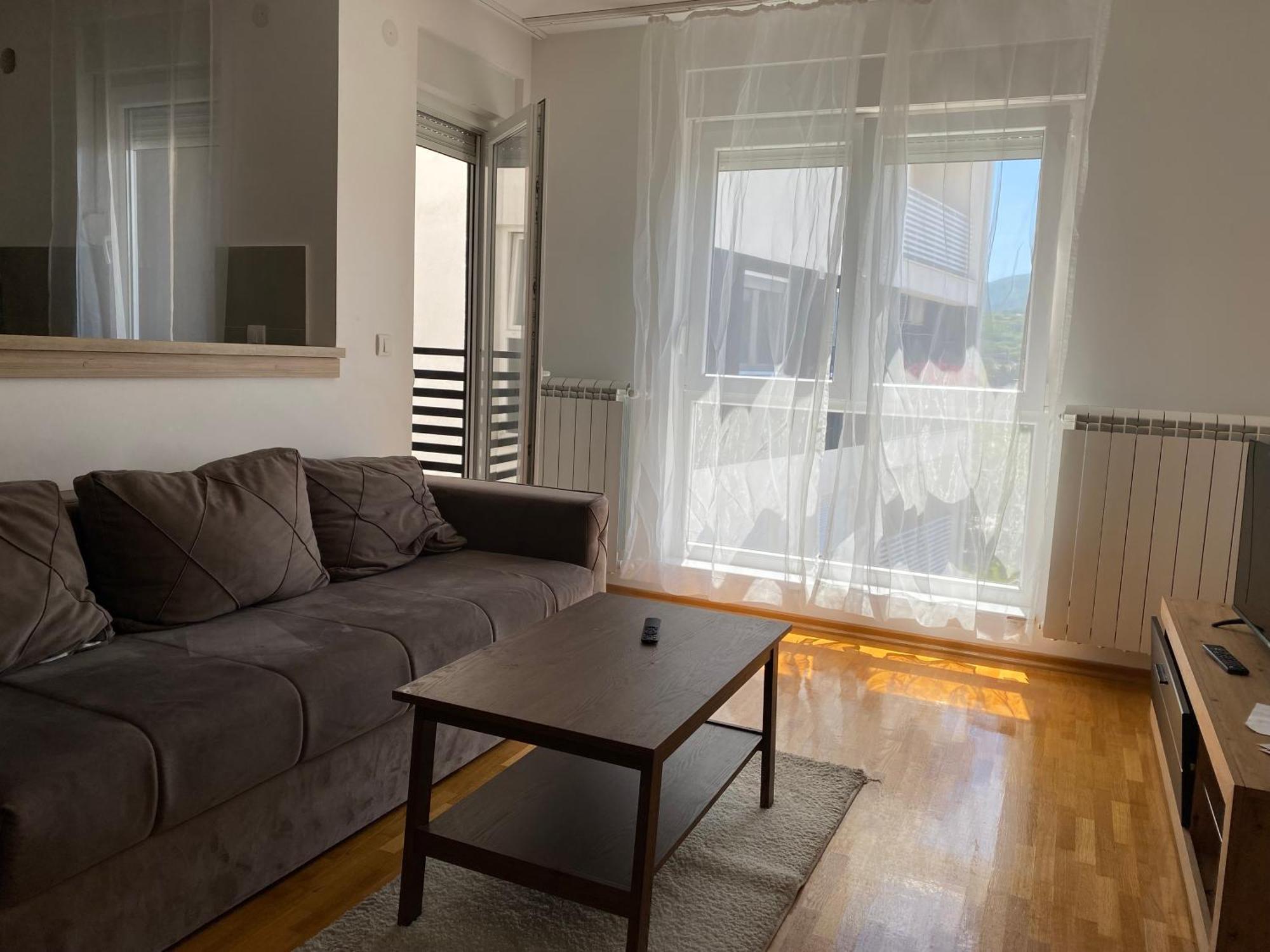 Cool Apartments With Free Parking Čačak Екстериор снимка