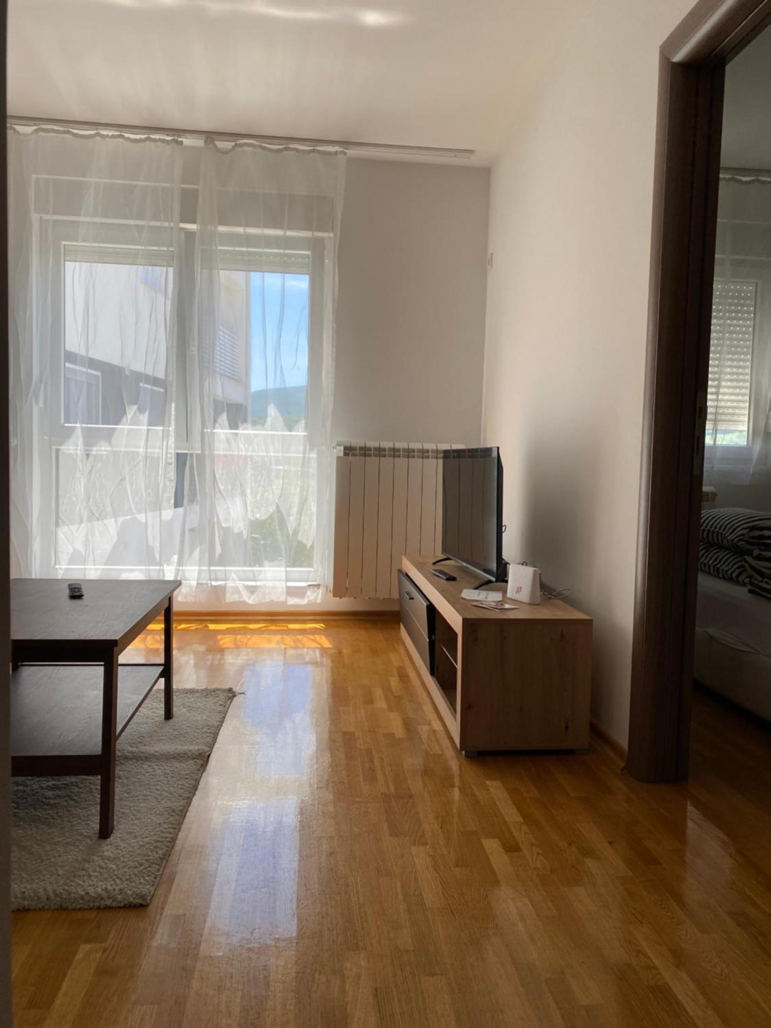Cool Apartments With Free Parking Čačak Екстериор снимка