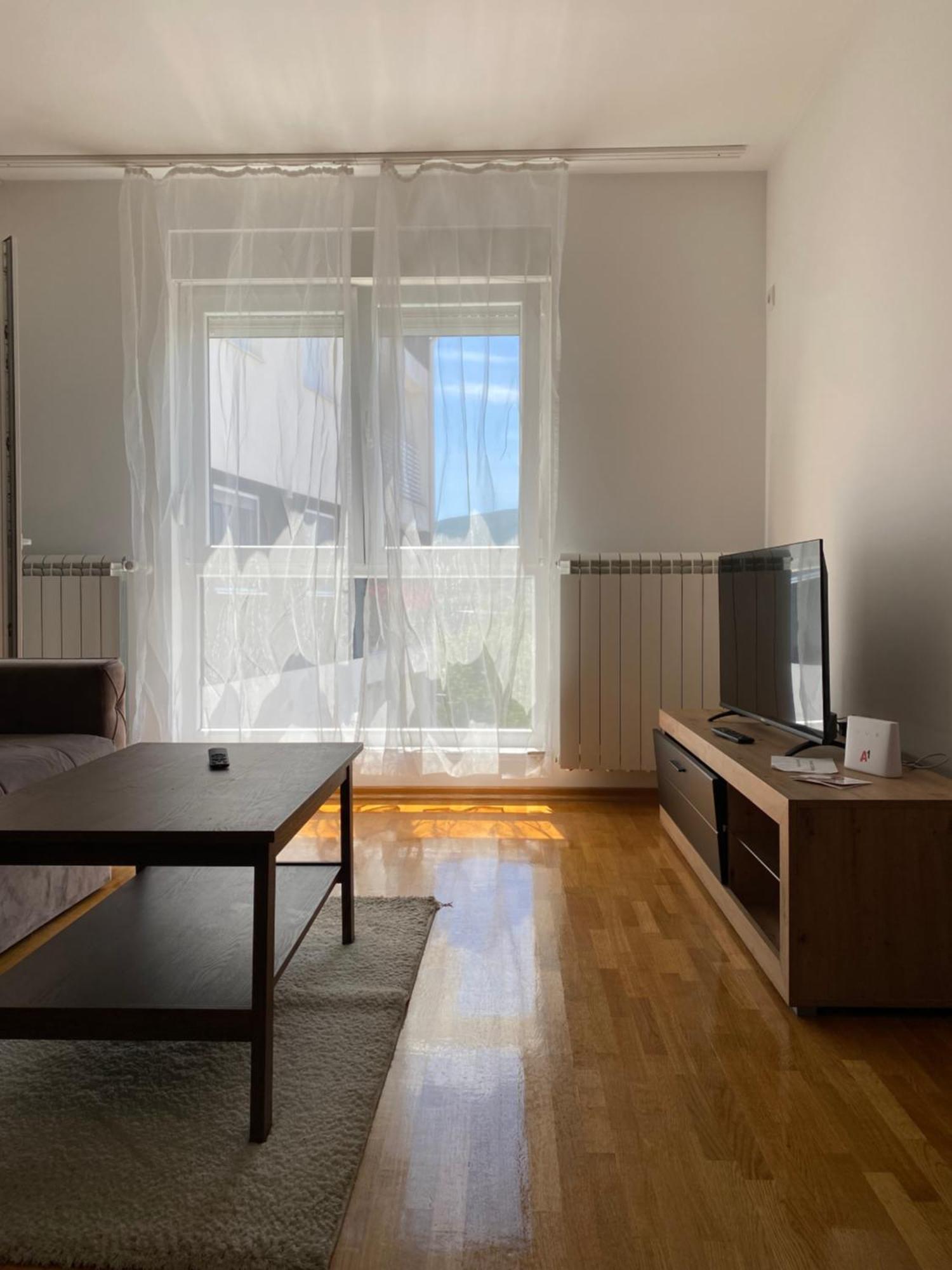 Cool Apartments With Free Parking Čačak Екстериор снимка