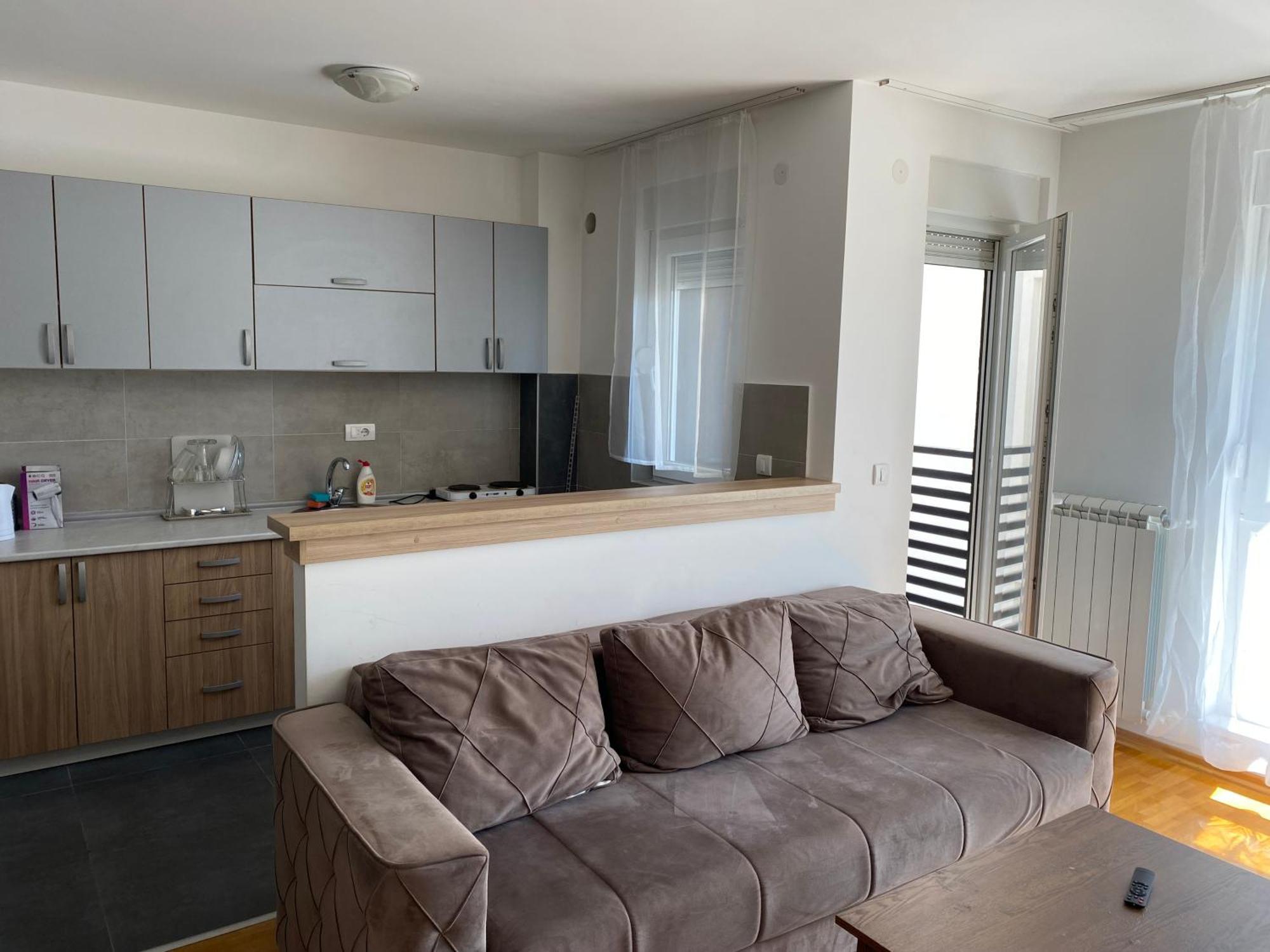 Cool Apartments With Free Parking Čačak Екстериор снимка